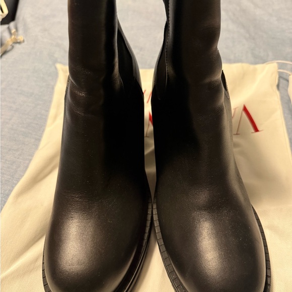 Valentino Garavani VLogo Black Leather Ankle Boots (EU42) - Picture 7 of 9